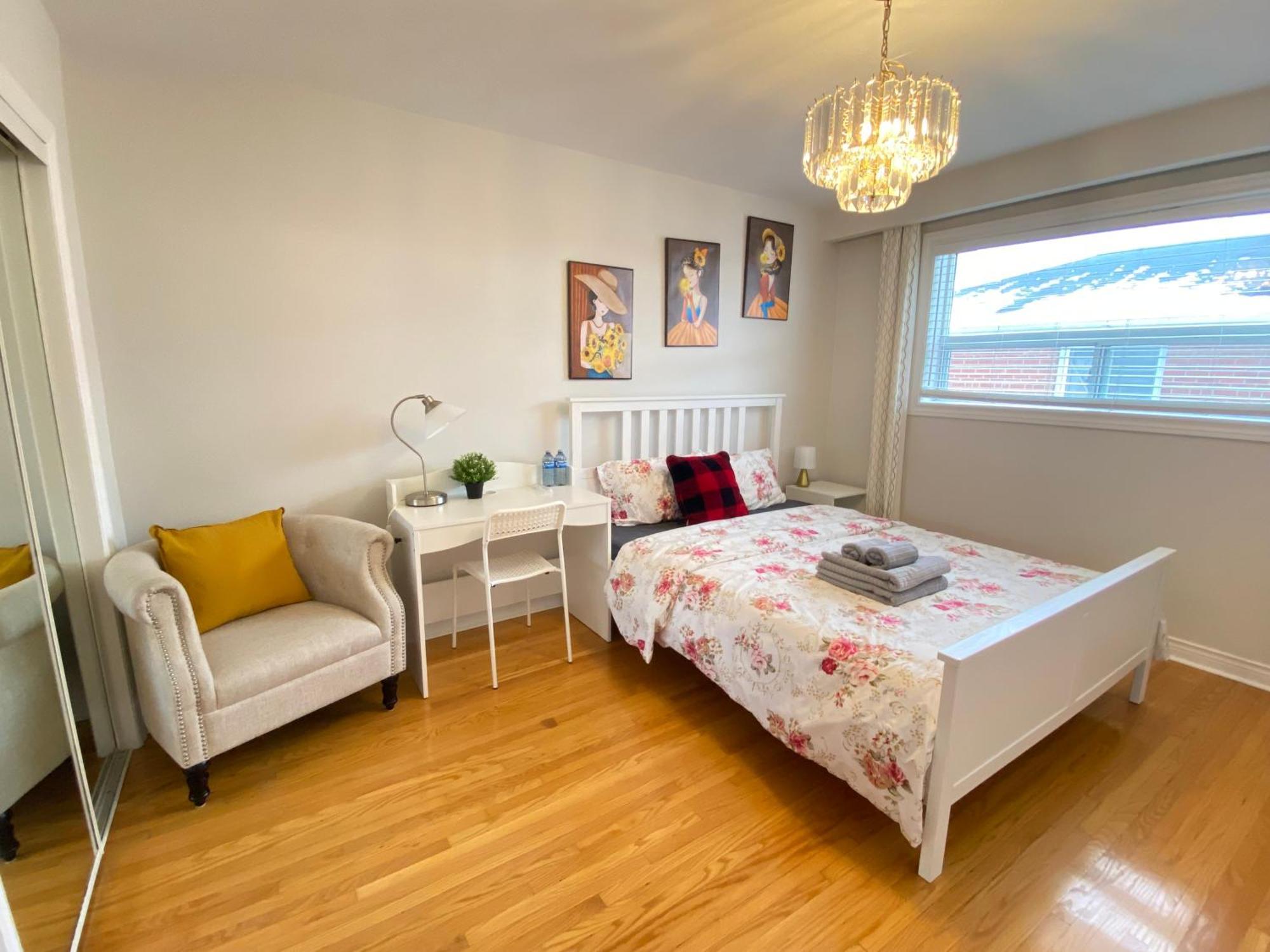 Sunny House - Main Floor, Free Parking, In Toronto Hotel Екстериор снимка