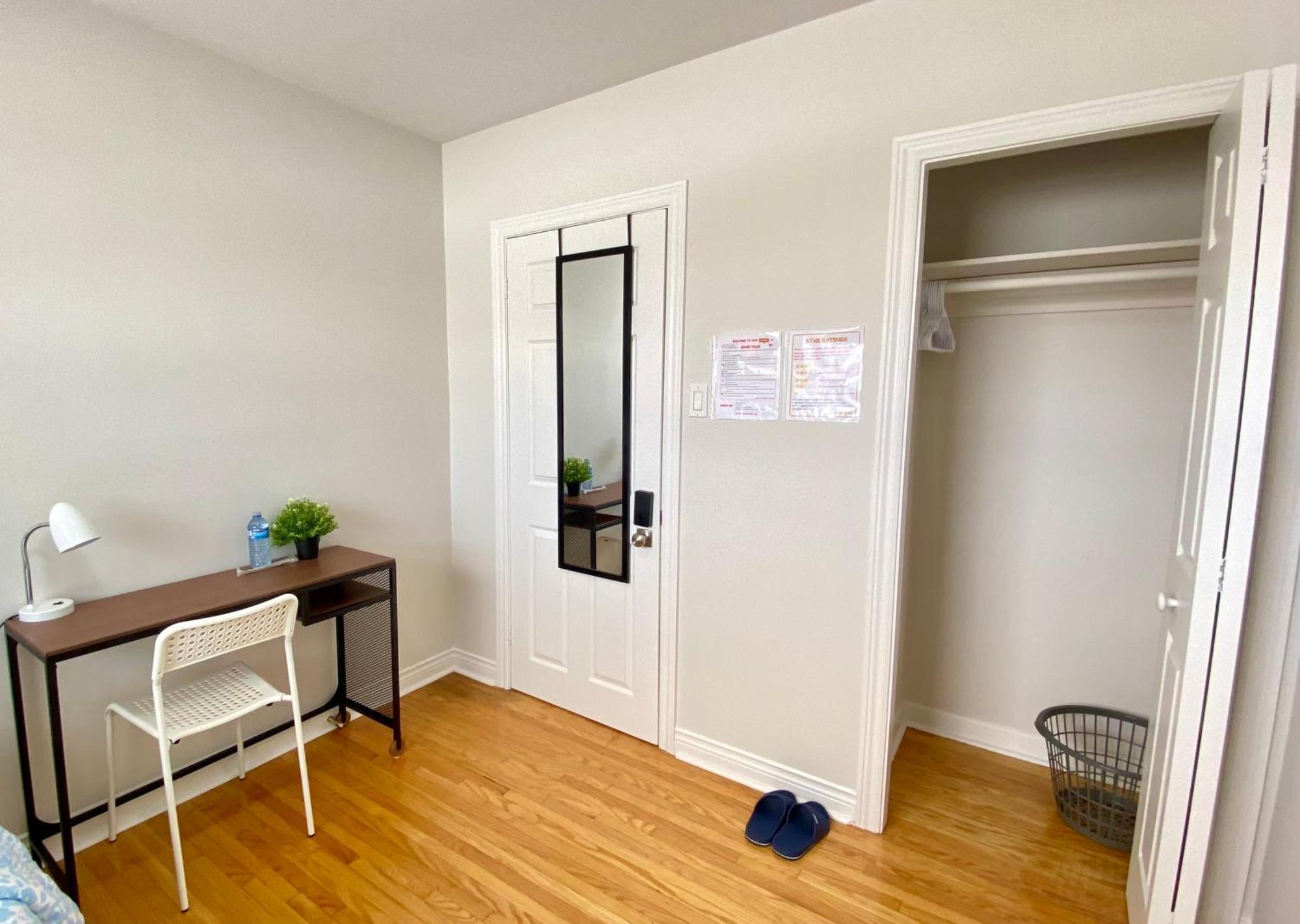 Sunny House - Main Floor, Free Parking, In Toronto Hotel Стая снимка