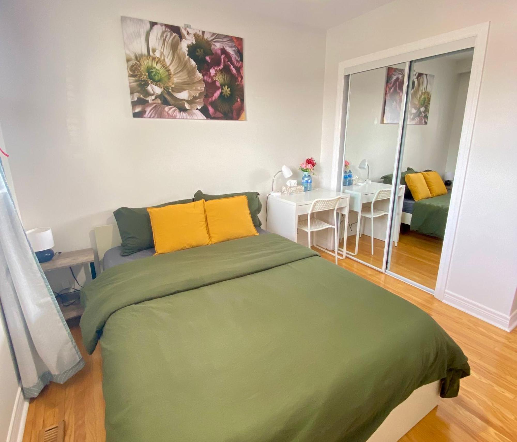 Sunny House - Main Floor, Free Parking, In Toronto Hotel Стая снимка