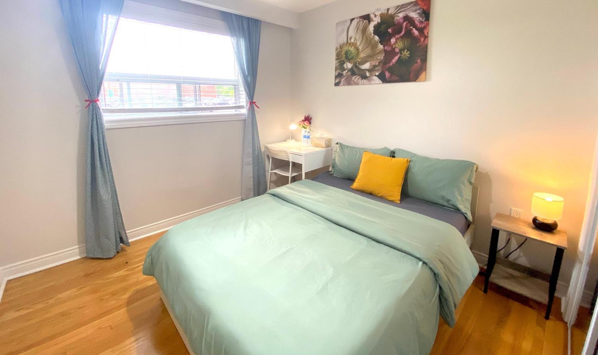 Sunny House - Main Floor, Free Parking, In Toronto Hotel Стая снимка