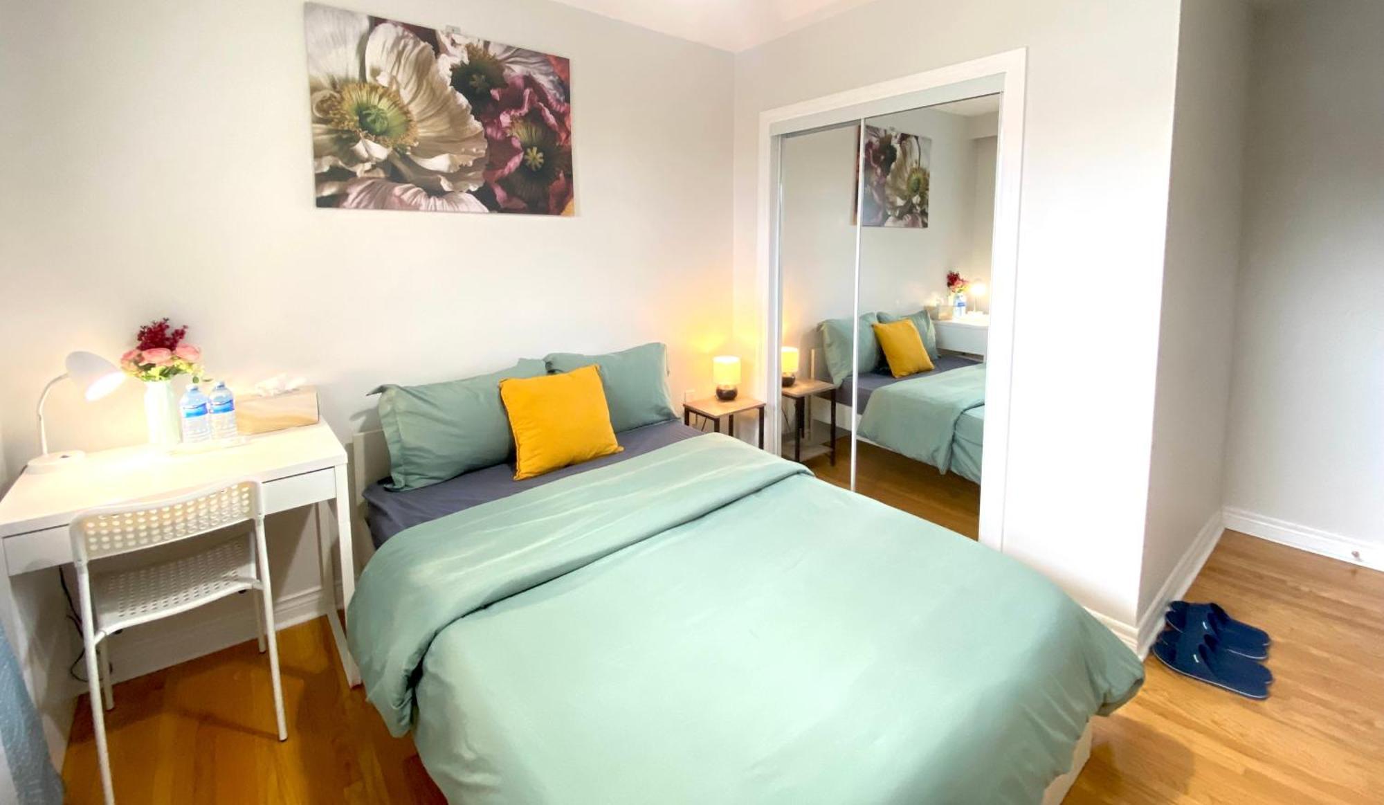 Sunny House - Main Floor, Free Parking, In Toronto Hotel Стая снимка